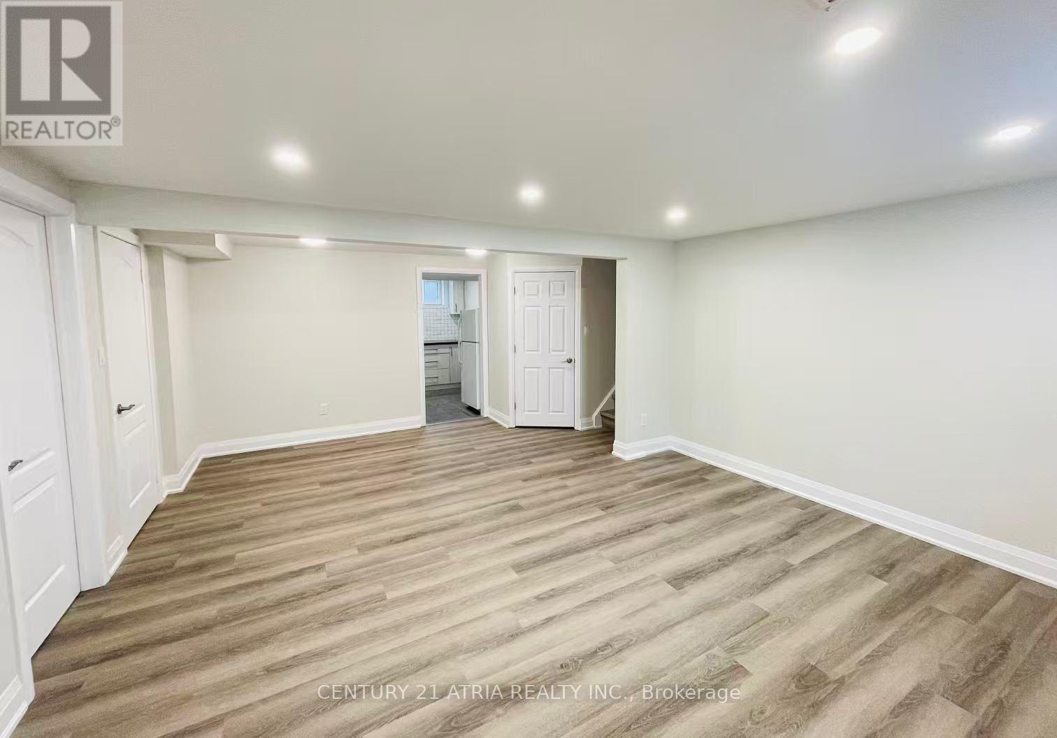 Basement - 3260 Oakglade Crescent, Mississauga, Ontario  L5C 1X3 - Photo 3 - W12482068
