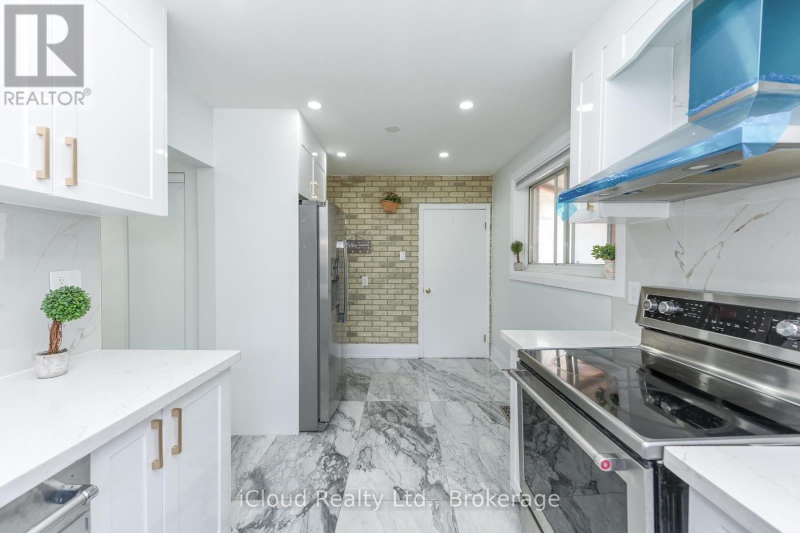 38 Welbeck Drive, Brampton, Ontario  L6X 2L1 - Photo 11 - W12482075