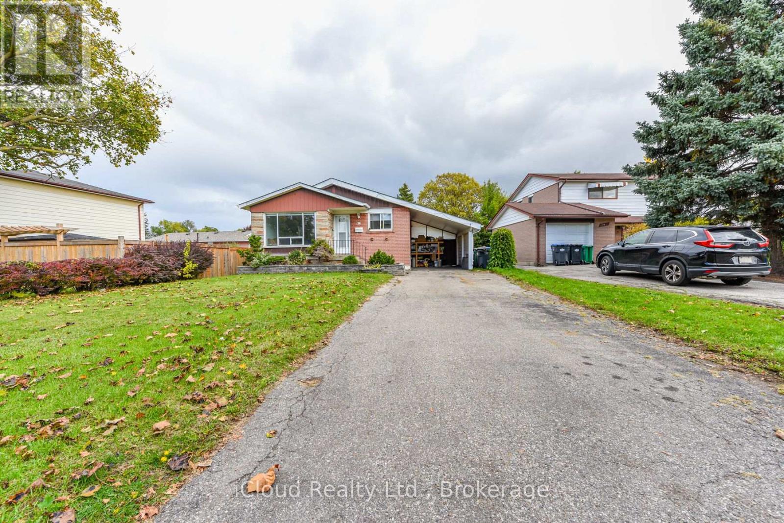 38 Welbeck Drive, Brampton, Ontario  L6X 2L1 - Photo 2 - W12482075