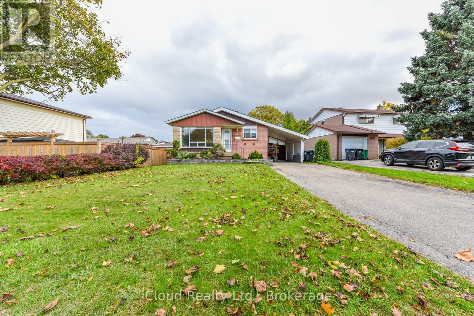 38 Welbeck Drive, Brampton, Ontario  L6X 2L1 - Photo 3 - W12482075