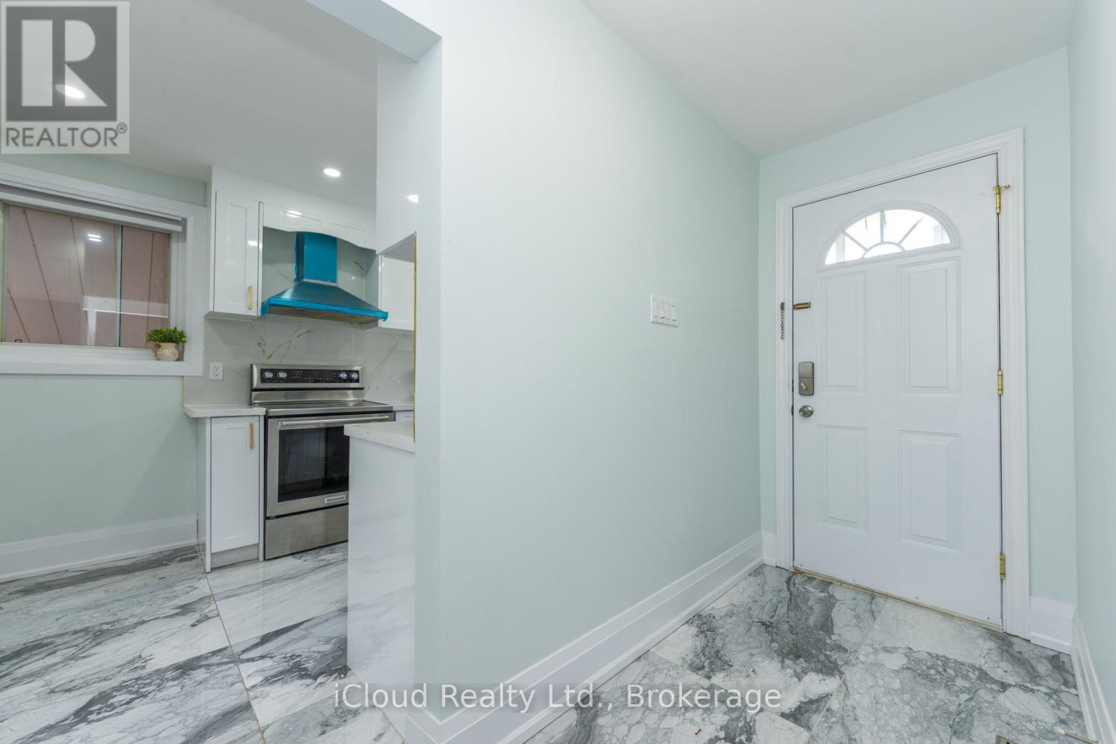 38 Welbeck Drive, Brampton, Ontario  L6X 2L1 - Photo 4 - W12482075