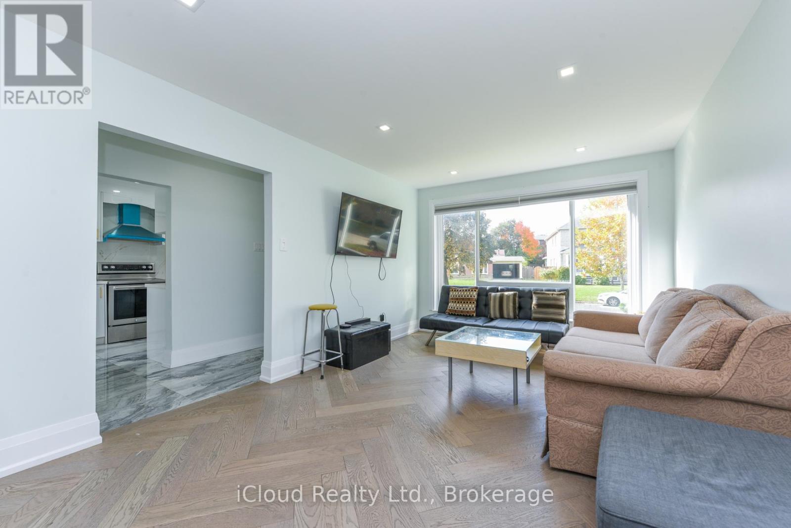 38 Welbeck Drive, Brampton, Ontario  L6X 2L1 - Photo 6 - W12482075