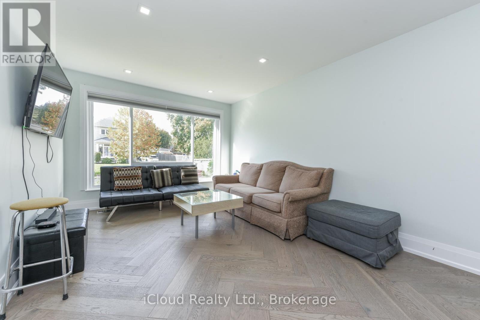 38 Welbeck Drive, Brampton, Ontario  L6X 2L1 - Photo 8 - W12482075