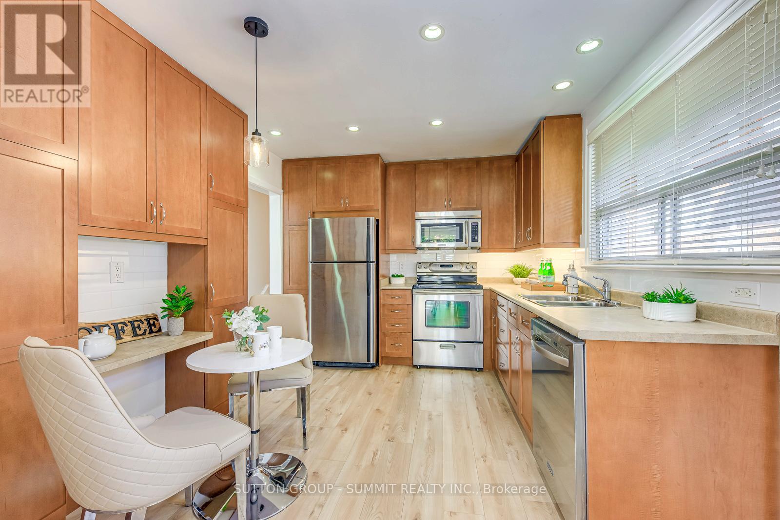 42 Winnipeg Road, Toronto, Ontario  M9P 2E4 - Photo 10 - W12482079