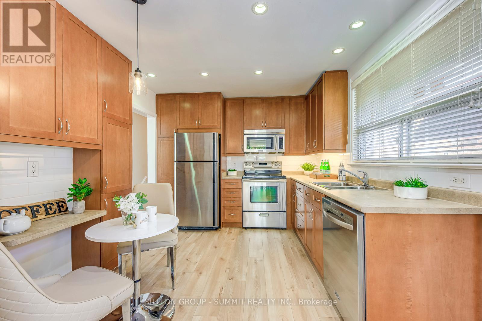 42 Winnipeg Road, Toronto, Ontario  M9P 2E4 - Photo 11 - W12482079