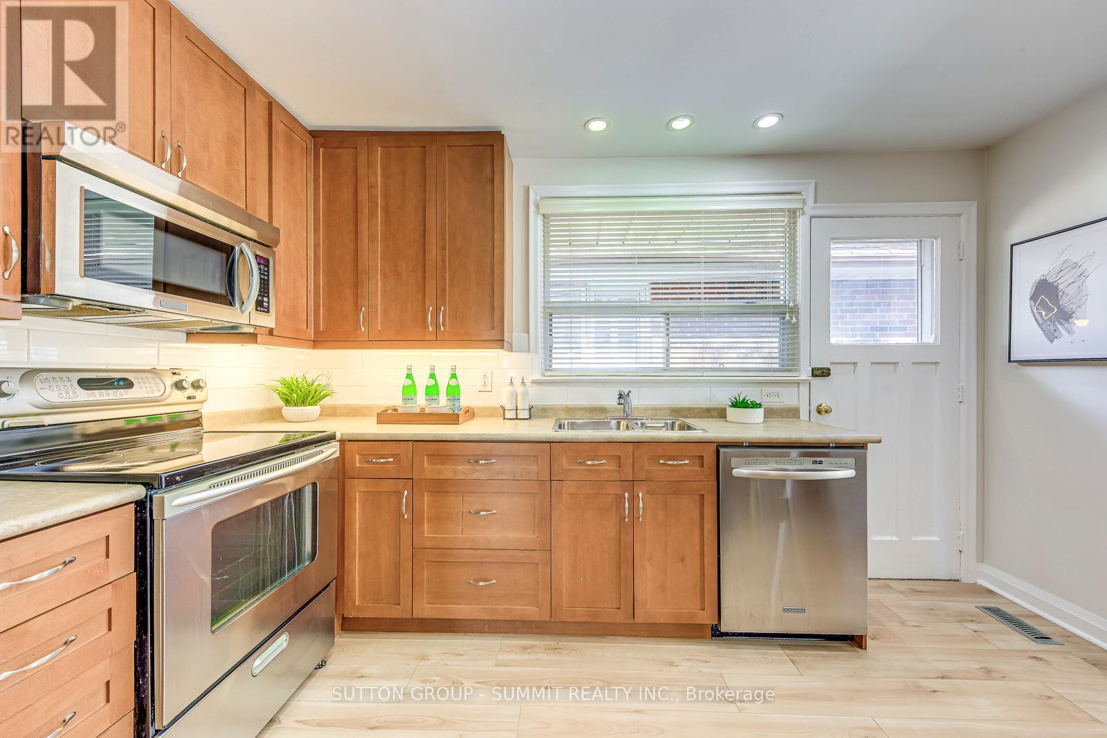 42 Winnipeg Road, Toronto, Ontario  M9P 2E4 - Photo 12 - W12482079