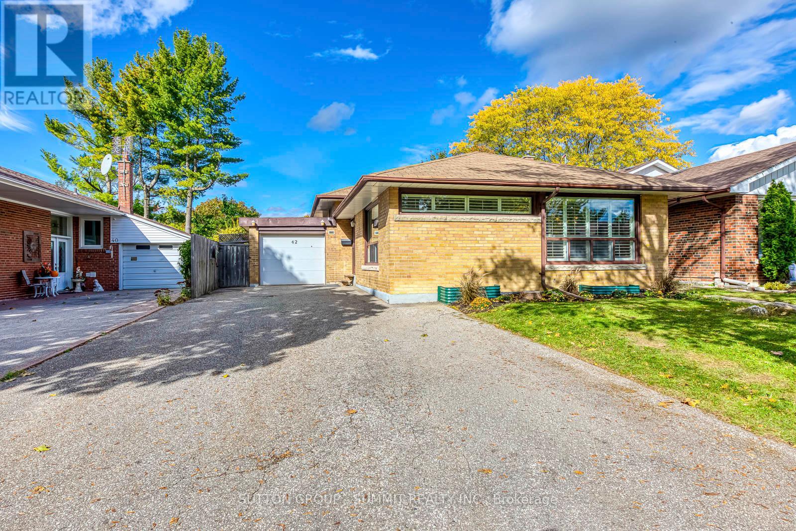 42 Winnipeg Road, Toronto, Ontario  M9P 2E4 - Photo 2 - W12482079
