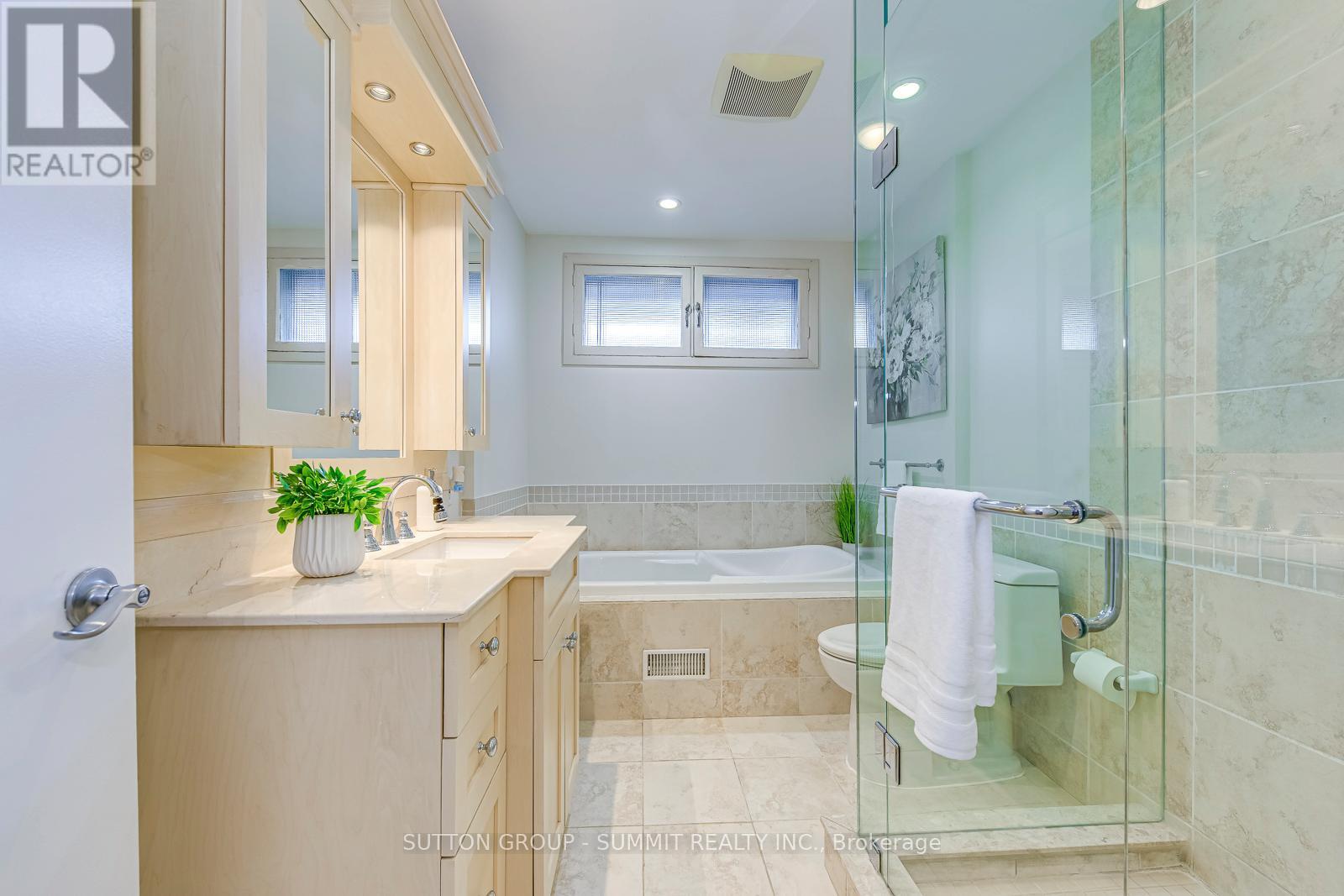 42 Winnipeg Road, Toronto, Ontario  M9P 2E4 - Photo 22 - W12482079