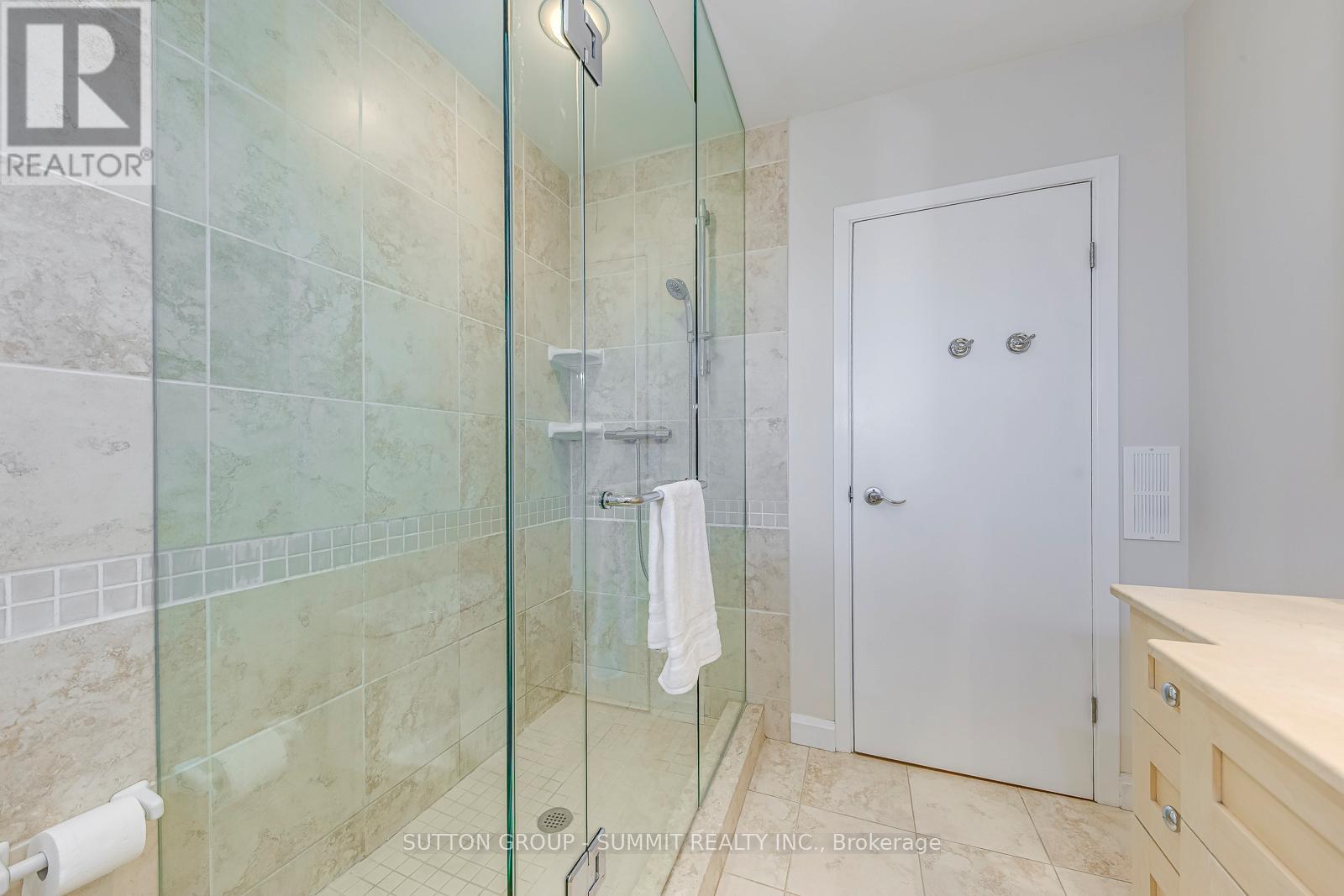42 Winnipeg Road, Toronto, Ontario  M9P 2E4 - Photo 23 - W12482079