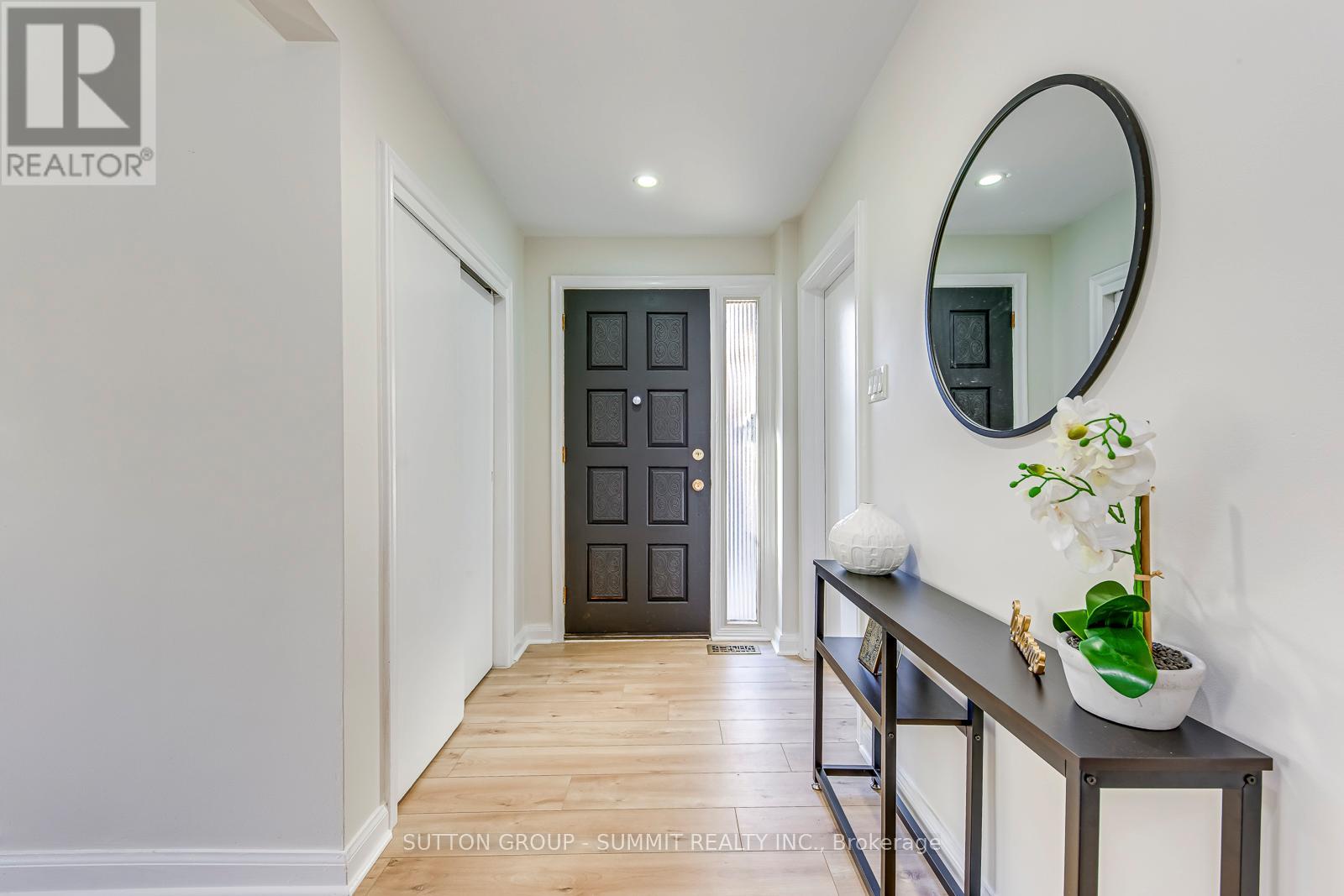 42 Winnipeg Road, Toronto, Ontario  M9P 2E4 - Photo 3 - W12482079