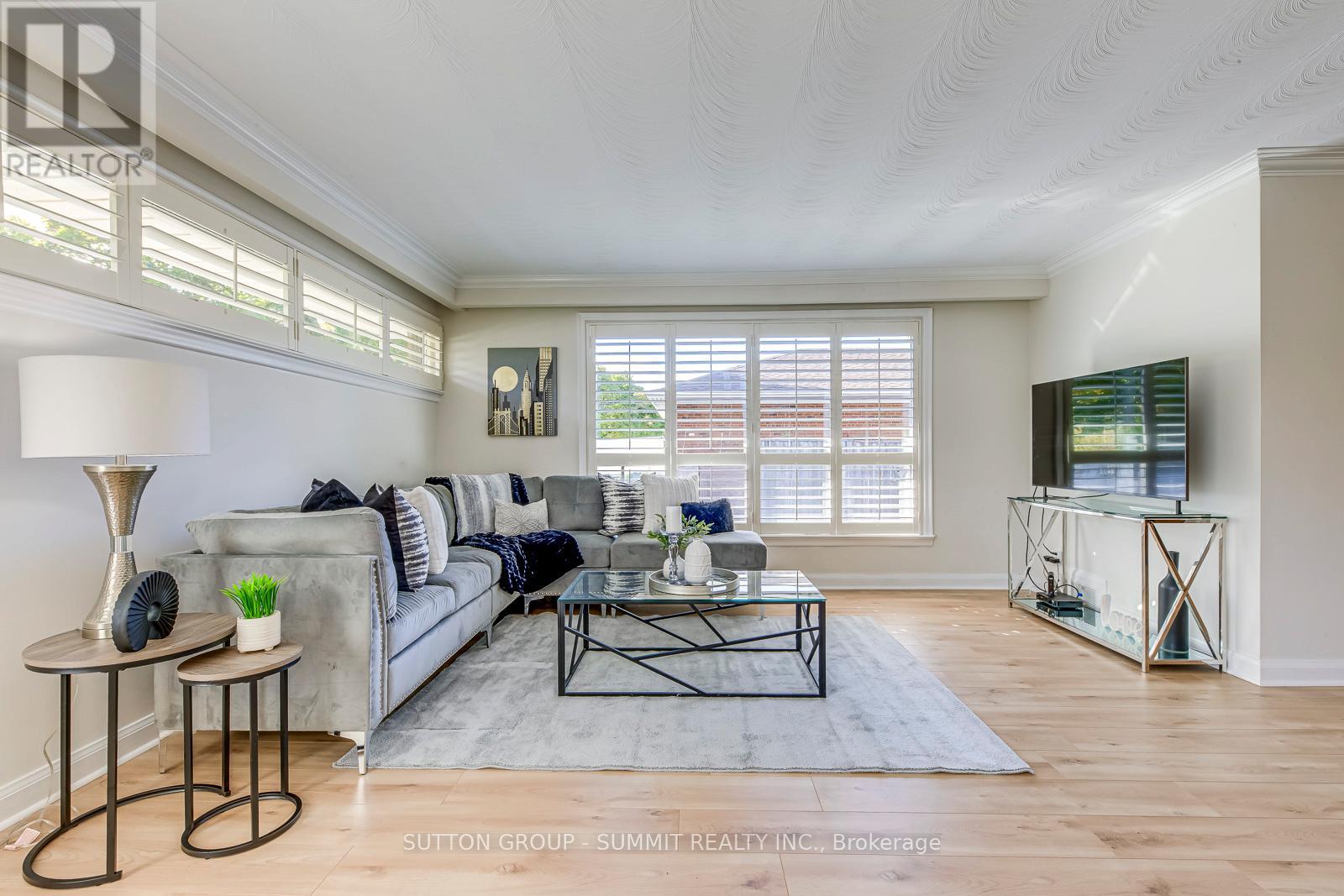 42 Winnipeg Road, Toronto, Ontario  M9P 2E4 - Photo 4 - W12482079