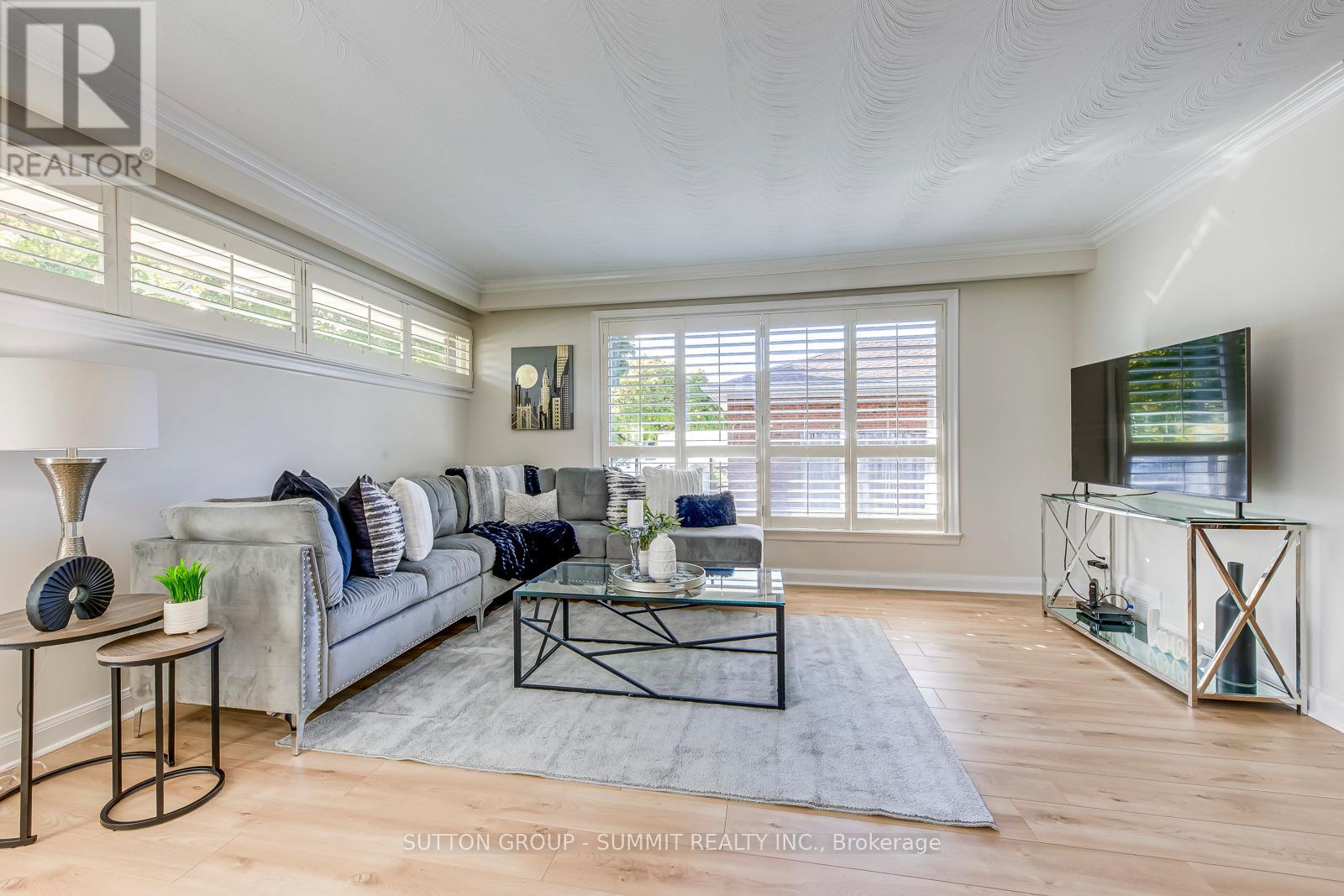 42 Winnipeg Road, Toronto, Ontario  M9P 2E4 - Photo 5 - W12482079