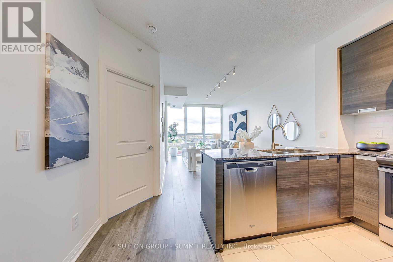1305 - 55 Eglinton Avenue, Mississauga, Ontario  L5R 0E4 - Photo 11 - W12482082