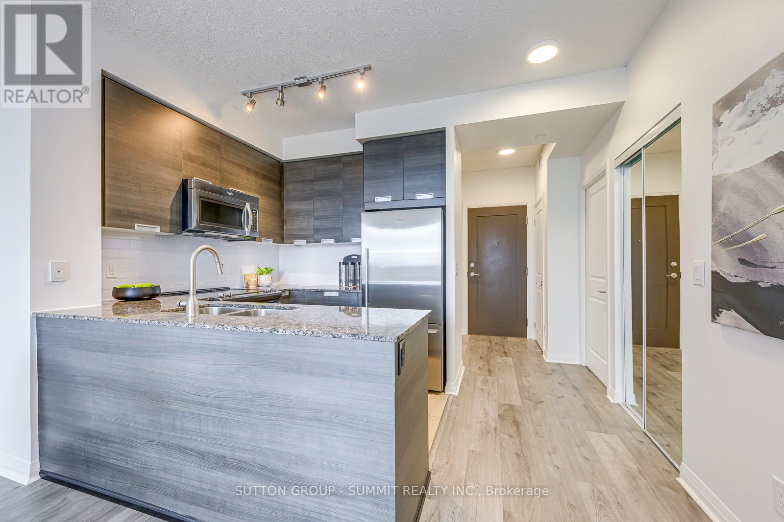 1305 - 55 Eglinton Avenue, Mississauga, Ontario  L5R 0E4 - Photo 13 - W12482082