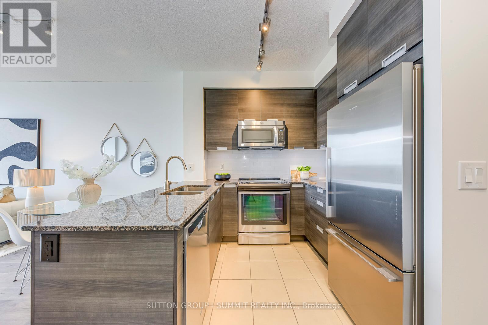 1305 - 55 Eglinton Avenue, Mississauga, Ontario  L5R 0E4 - Photo 14 - W12482082
