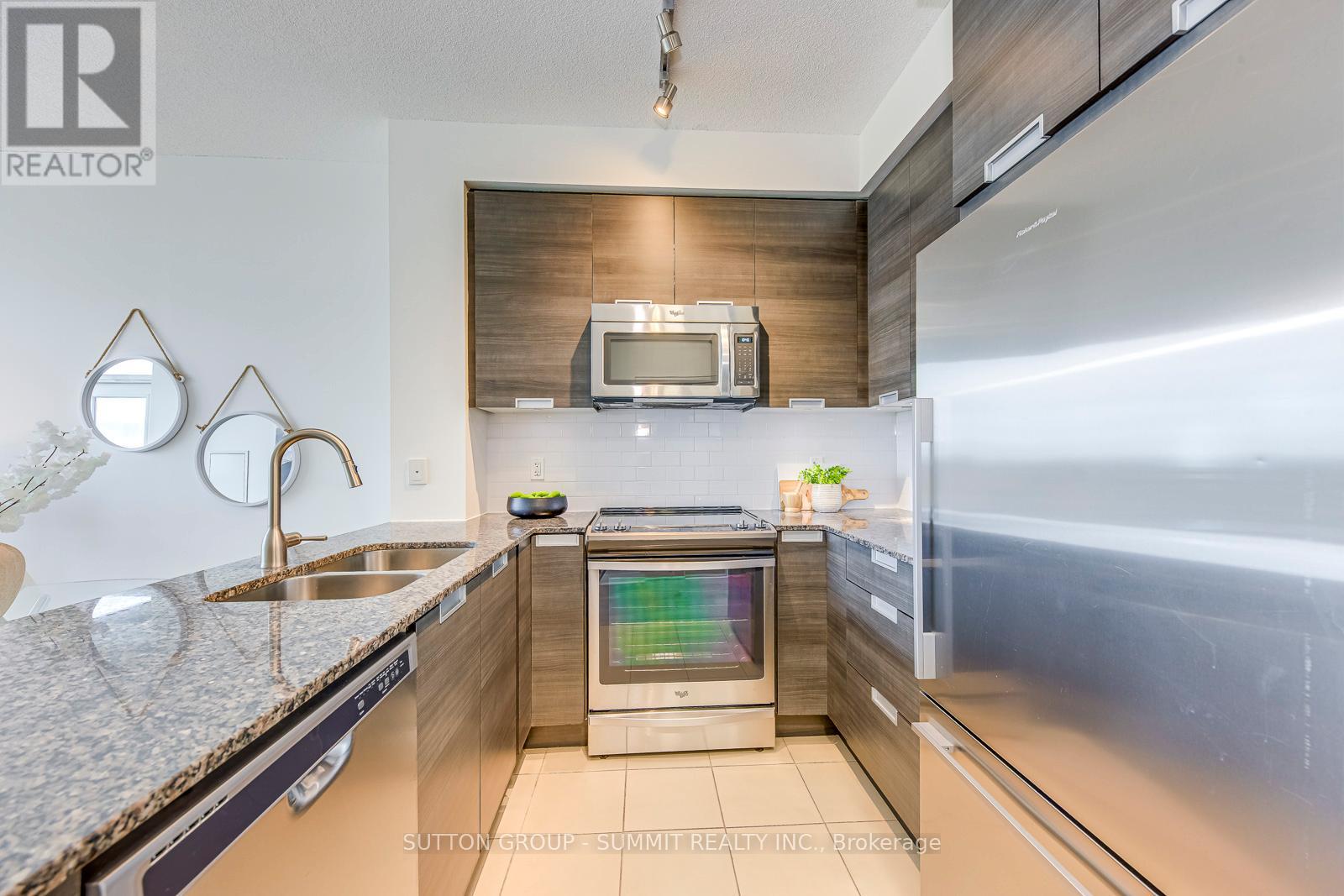 1305 - 55 Eglinton Avenue, Mississauga, Ontario  L5R 0E4 - Photo 15 - W12482082