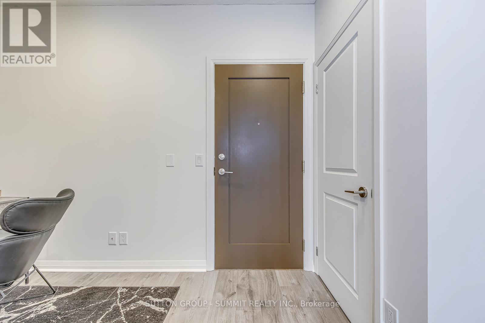 1305 - 55 Eglinton Avenue, Mississauga, Ontario  L5R 0E4 - Photo 7 - W12482082