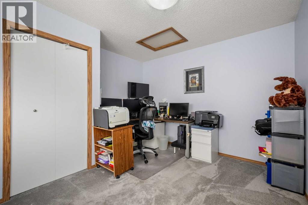 147 Somervale Park Sw, Calgary, Alberta  T2Y 3J4 - Photo 15 - A2262192