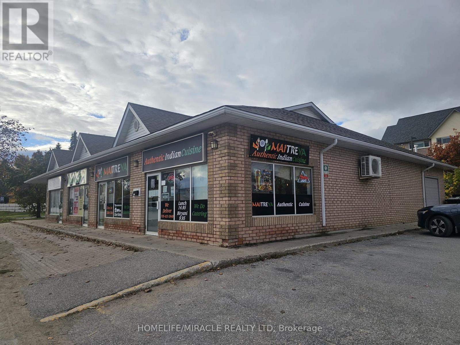 854 Yonge Street, Midland, Ontario  L4R 2E7 - Photo 2 - S12474367