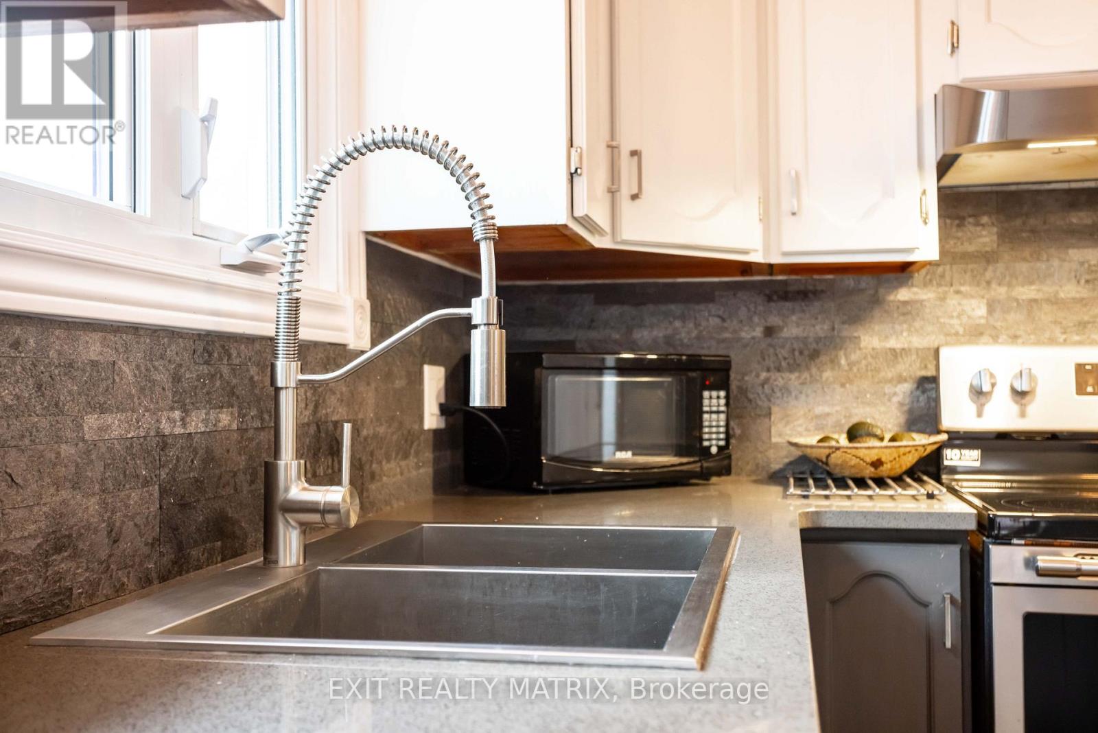 697 Omer Street, Hawkesbury, Ontario  K6A 3G1 - Photo 16 - X12457785