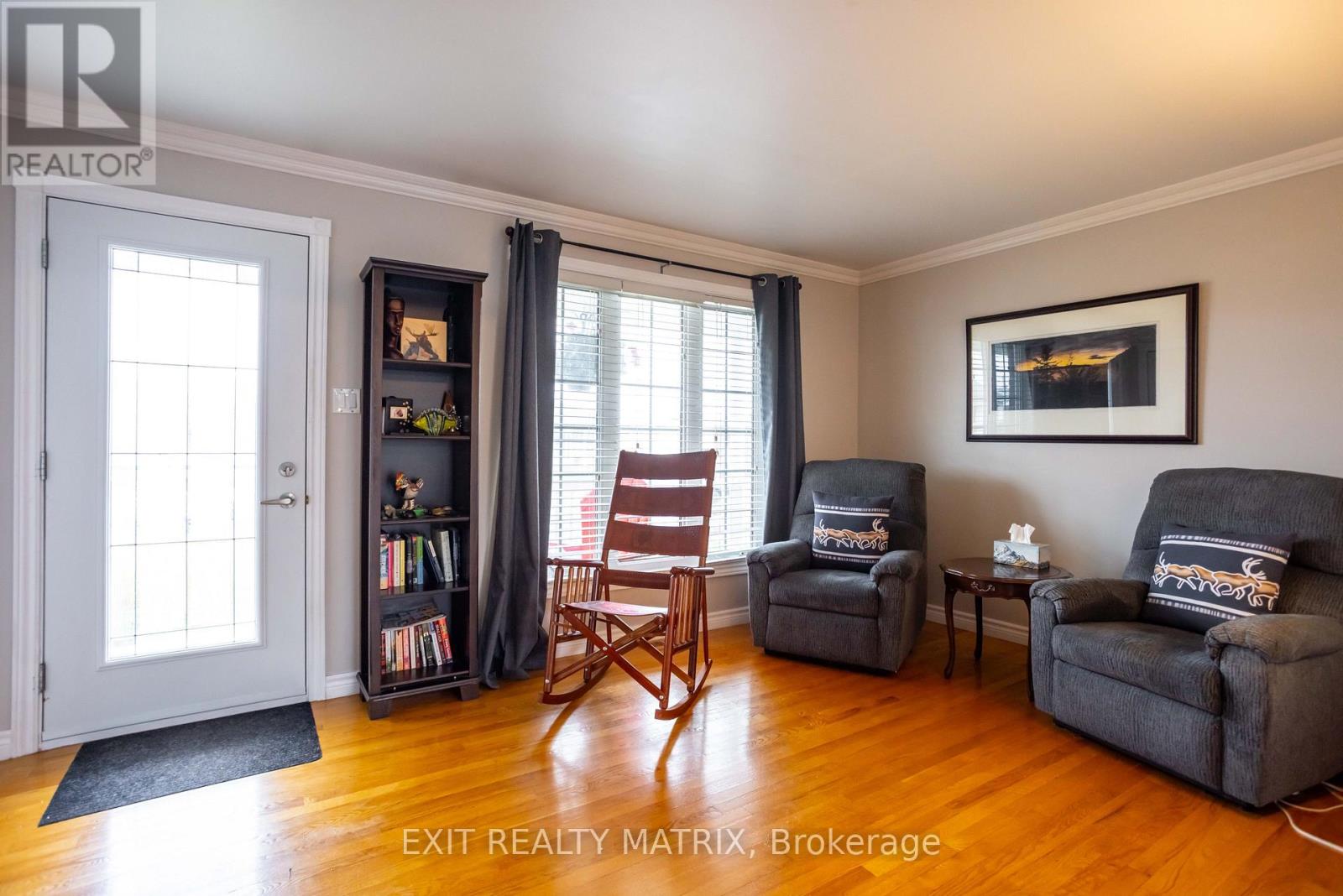 697 Omer Street, Hawkesbury, Ontario  K6A 3G1 - Photo 5 - X12457785