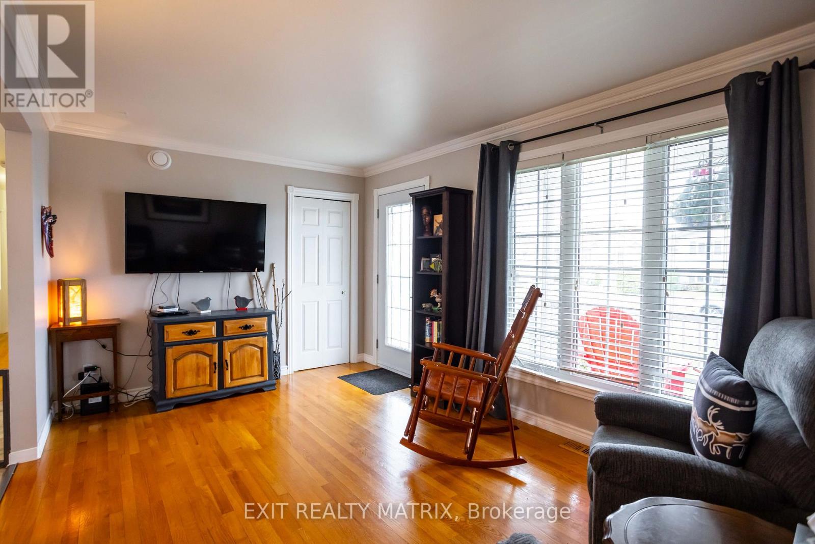 697 Omer Street, Hawkesbury, Ontario  K6A 3G1 - Photo 6 - X12457785