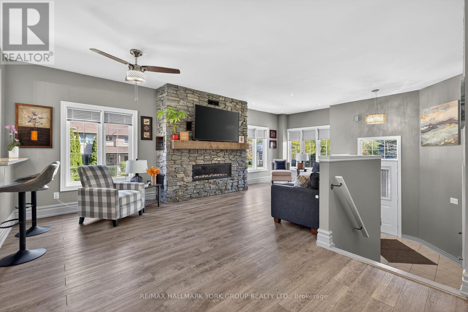 2 Hadley Court, Aurora, Ontario  L4G 7E5 - Photo 6 - N12456899