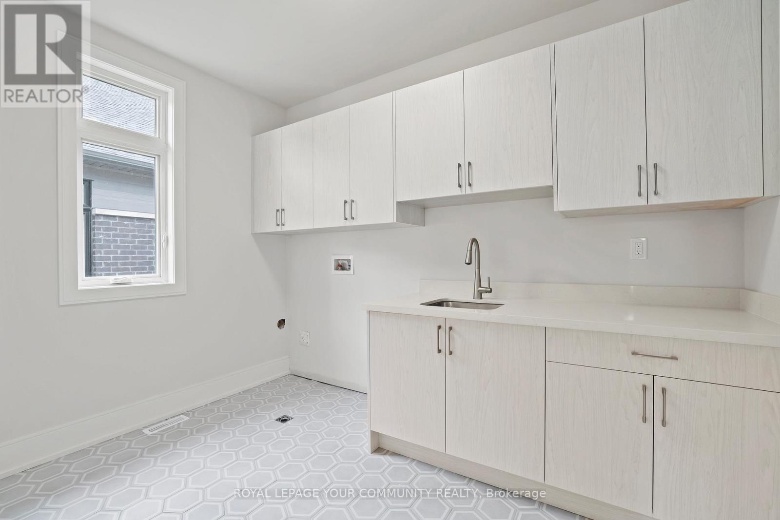 2 Bunn Court, Aurora, Ontario  L4G 0G6 - Photo 31 - N12482060