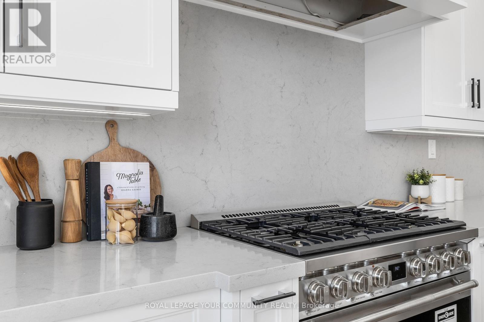 2 Bunn Court, Aurora, Ontario  L4G 0G6 - Photo 7 - N12482060