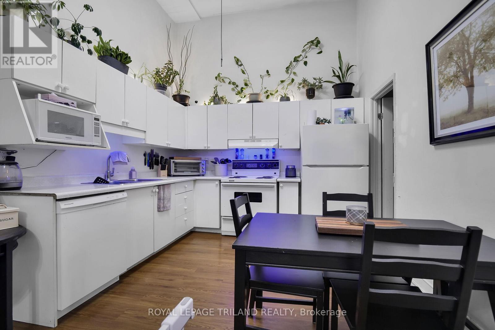 Photo 12 of 26 for 449 Talbot Street