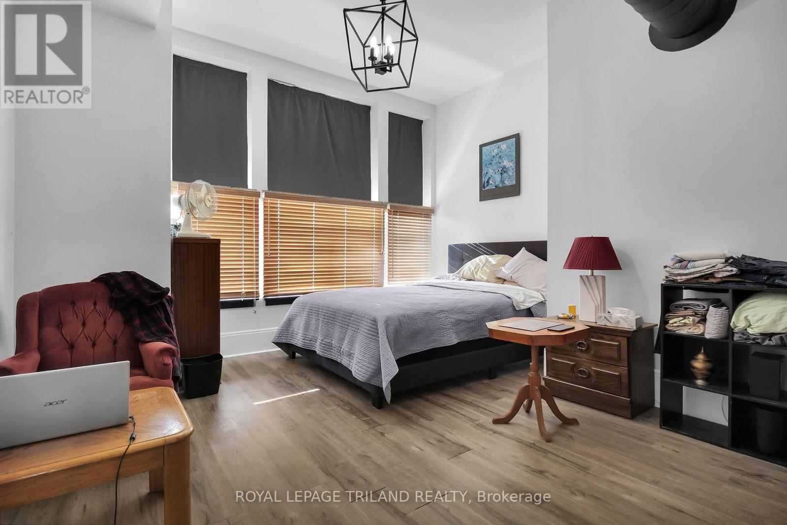 Photo 9 of 26 for 449 Talbot Street