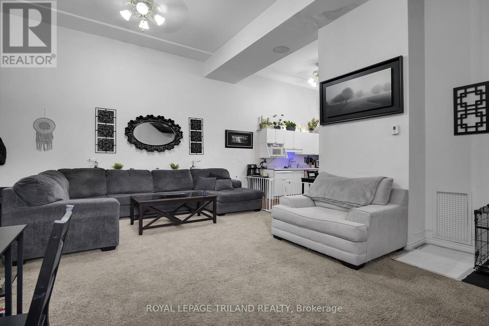 Photo 10 of 26 for 449 Talbot Street