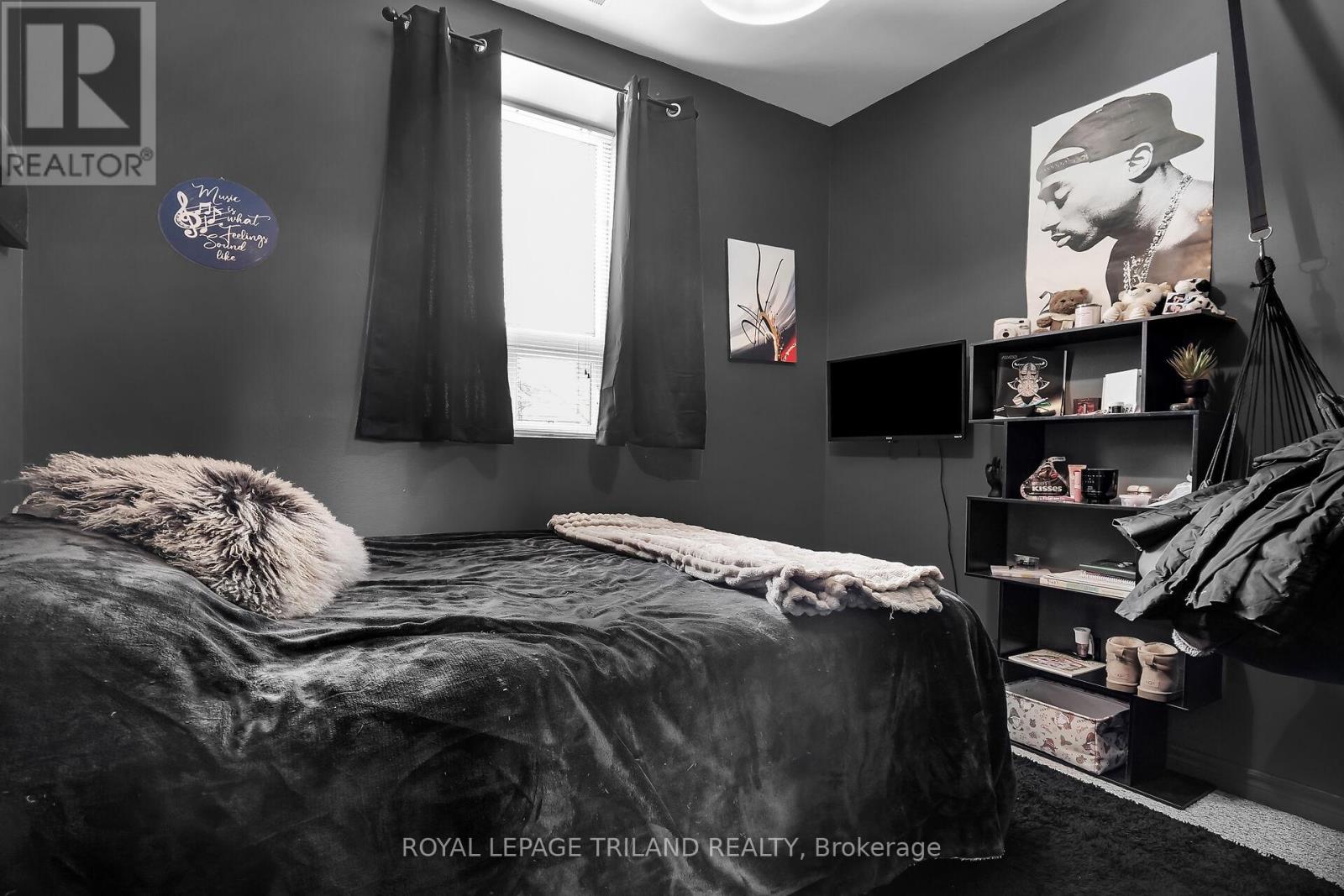 Photo 17 of 26 for 449 Talbot Street