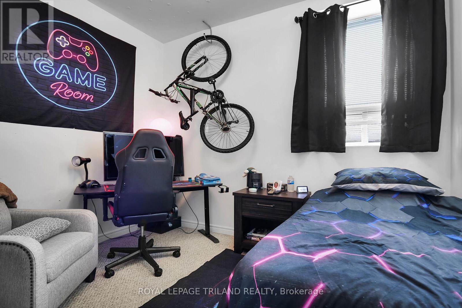 Photo 18 of 26 for 449 Talbot Street