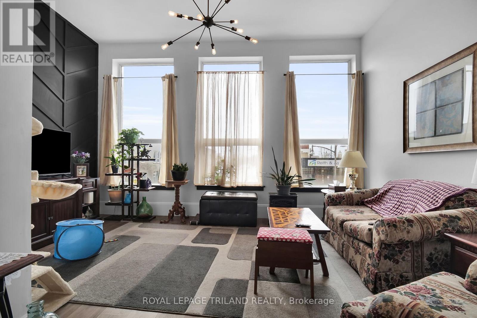 Photo 5 of 26 for 449 Talbot Street