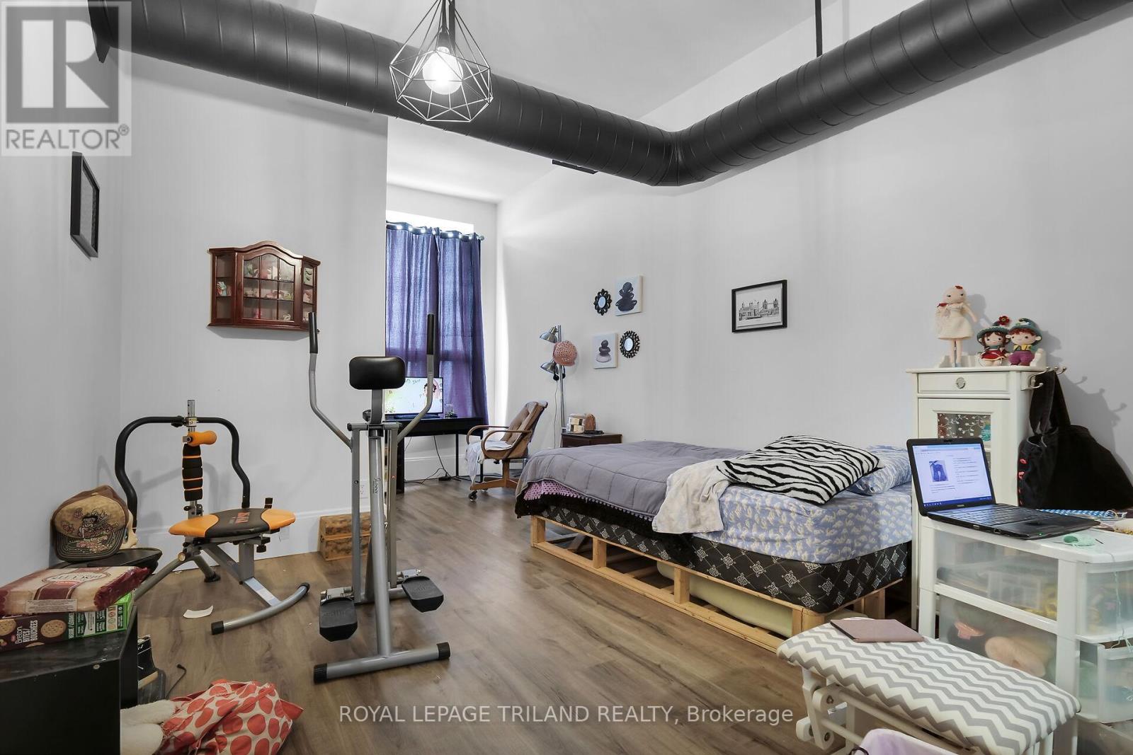 Photo 7 of 26 for 449 Talbot Street