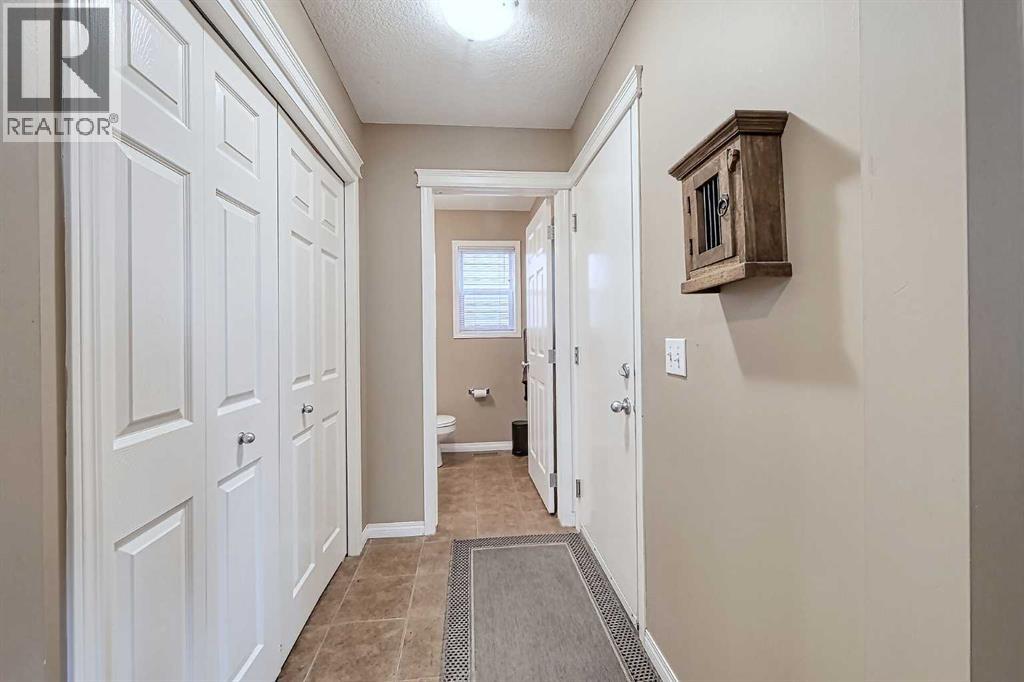 73 Everwoods Road Sw, Calgary, Alberta  T2Y 5C9 - Photo 3 - A2264395