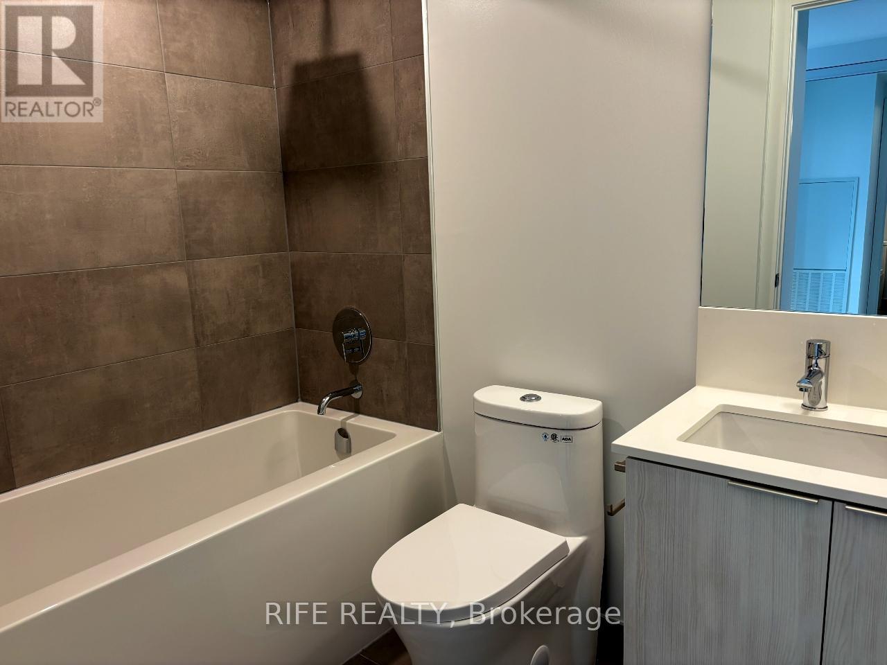 2316 - 8 Wellesley Street W, Toronto (Bay Street Corridor), Ontario  M4Y 1E7 - Photo 3 - C12482100