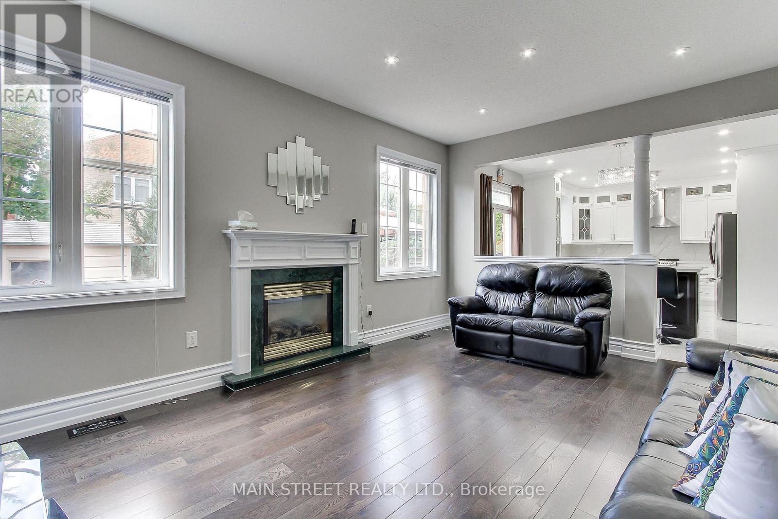 30 Conover Avenue, Aurora, Ontario  L4G 0A3 - Photo 14 - N12482106