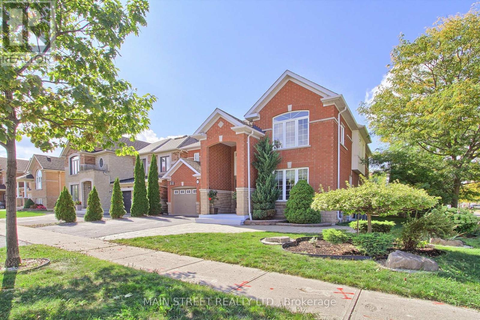 30 Conover Avenue, Aurora, Ontario  L4G 0A3 - Photo 2 - N12482106