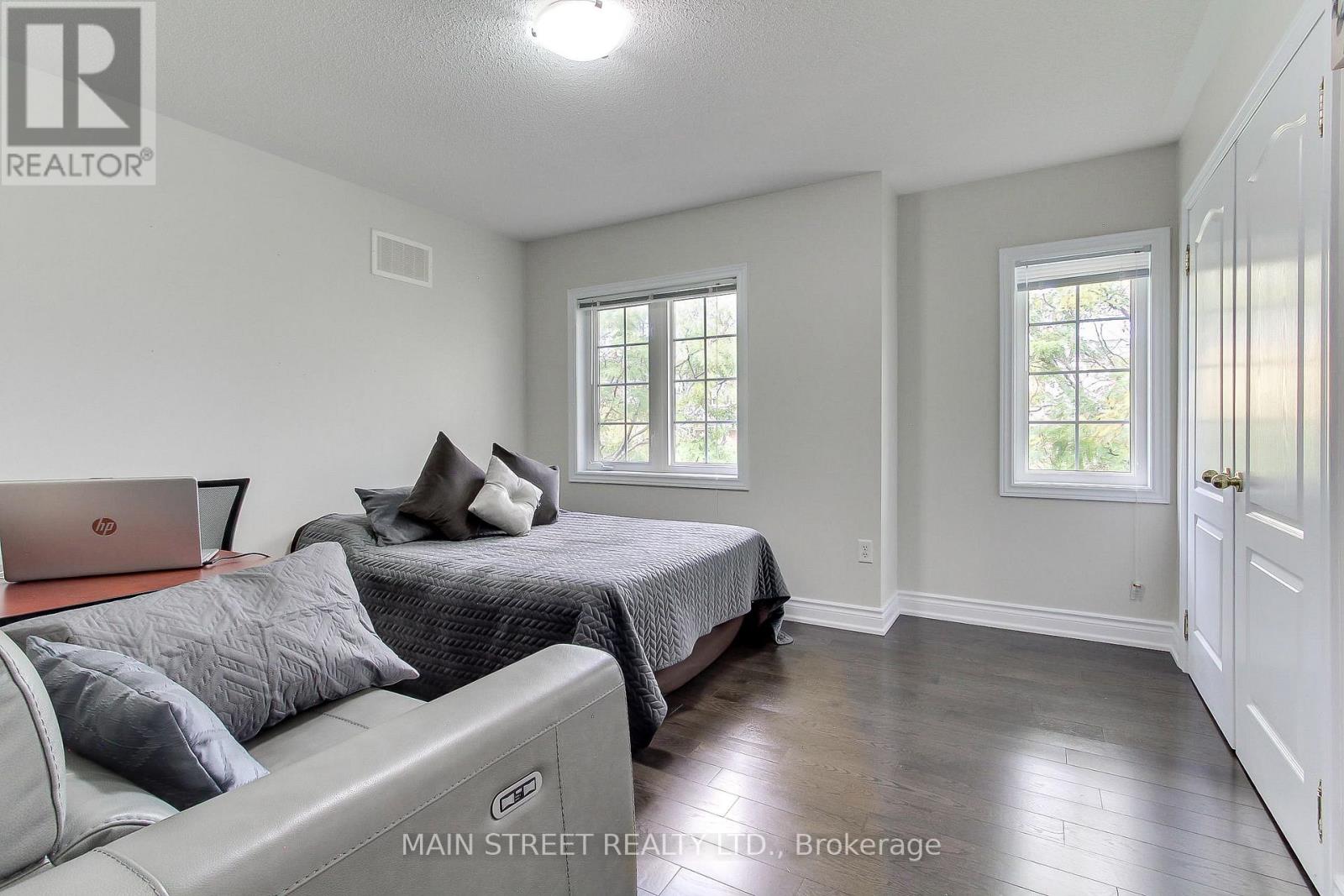 30 Conover Avenue, Aurora, Ontario  L4G 0A3 - Photo 29 - N12482106