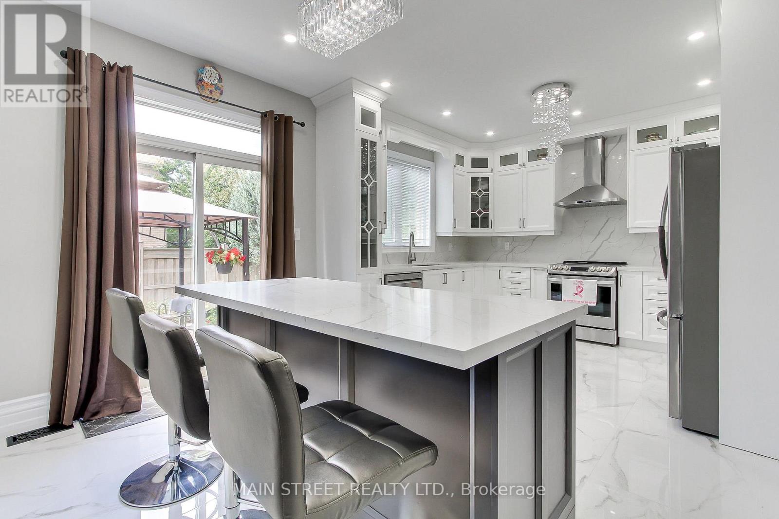 30 Conover Avenue, Aurora, Ontario  L4G 0A3 - Photo 8 - N12482106