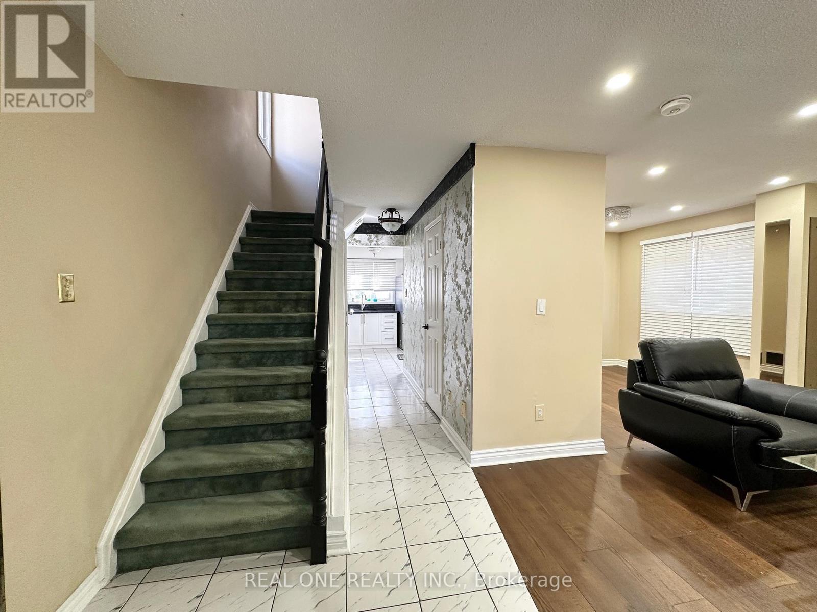 144 Clansman Trail, Mississauga, Ontario  L4Z 3G8 - Photo 2 - W12482111