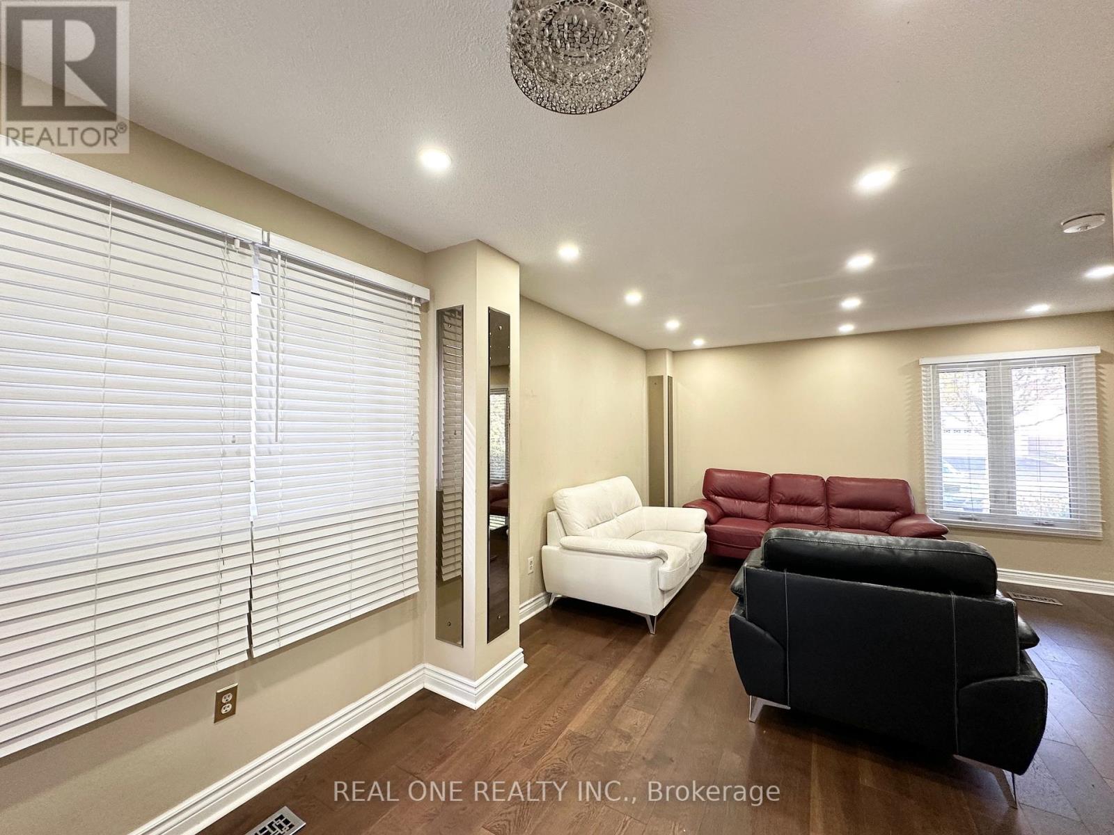 144 Clansman Trail, Mississauga, Ontario  L4Z 3G8 - Photo 4 - W12482111