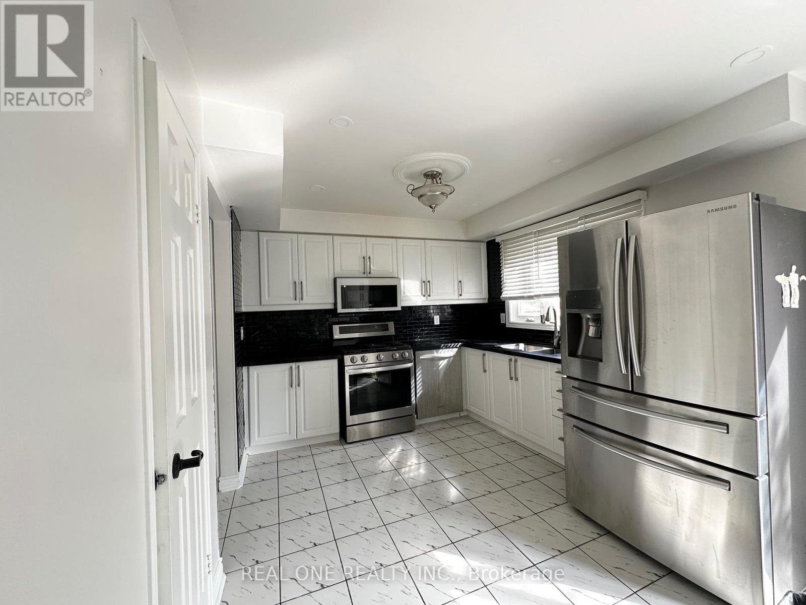 144 Clansman Trail, Mississauga, Ontario  L4Z 3G8 - Photo 7 - W12482111