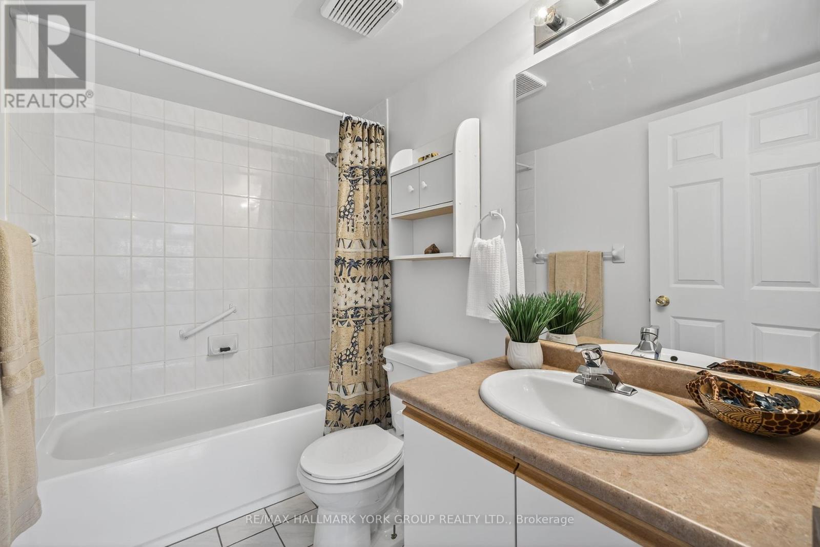 210 - 160 Wellington Street E, Aurora, Ontario  L4G 1J3 - Photo 36 - N12315207