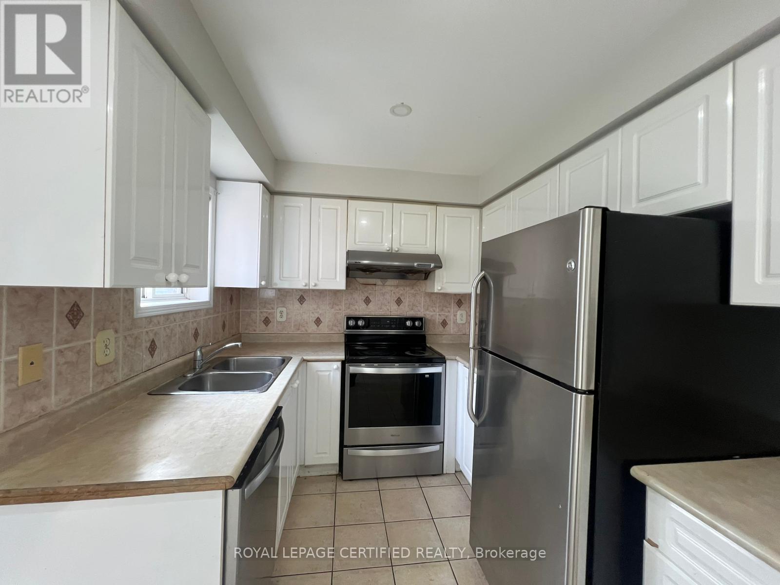 5 Gabrielle Drive, Brampton, Ontario  L7A 2A3 - Photo 7 - W12481705