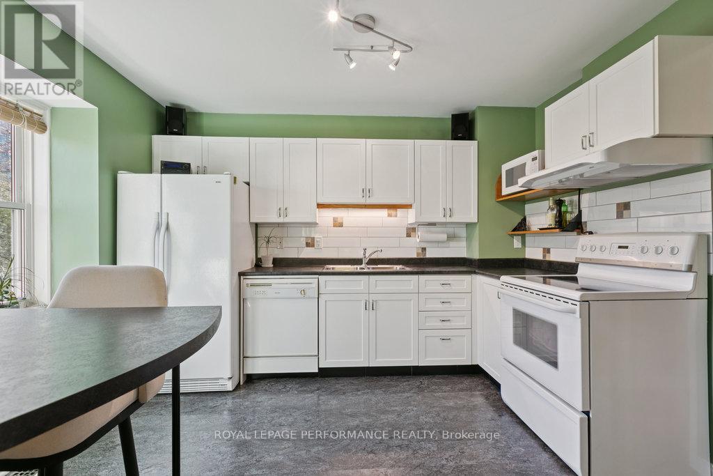 560 Thomson Street, Ottawa, Ontario  K1K 2J8 - Photo 17 - X12482157