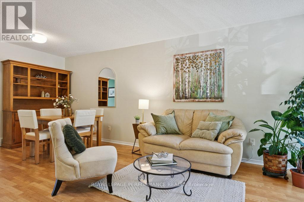 560 Thomson Street, Ottawa, Ontario  K1K 2J8 - Photo 5 - X12482157