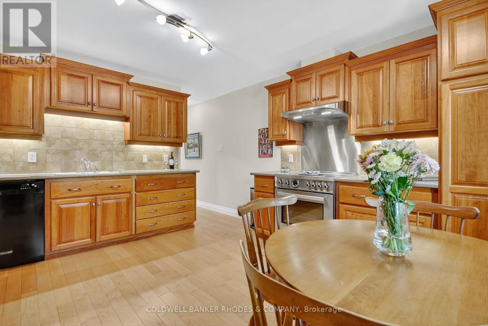 22 - 8 Confederation Private, Ottawa, Ontario  K1V 9W6 - Photo 16 - X12482163